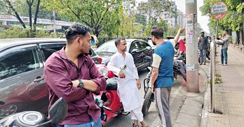 ‘সরকার বলছে তেল মজুত আছে, কিন্তু আমরা তো পাচ্ছি না’