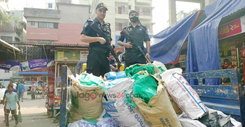 রাজধানীতে ১৫৫৫ কেজি নিষিদ্ধ পলিথিন জব্দ, ৬ প্রতিষ্ঠানকে জরিমানা