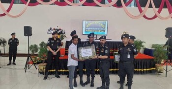 আত্মসমর্পণ করা ১২৭ জলদস্যুকে ঈদ উপহার