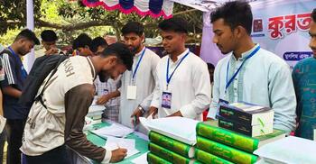১৭০ জনকে কোরআন উপহার দিলেন সমাজবিজ্ঞান বিভাগের শিক্ষার্থীরা
