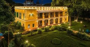 রবীন্দ্র জয়ন্তীতে বর্ণিল আলোকসজ্জায় শাহজাদপুর কাছারিবাড়ি