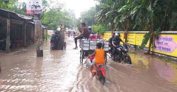 সাতক্ষীরায় একদিনে ১২৯ মিলিমিটার বৃষ্টি, জলাবদ্ধতায় দুর্ভোগ