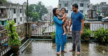 বৃষ্টিতে ভিজলে নাকি জ্বর সেরে যায়! এই ধারণা কি শুধুই কুসংস্কার