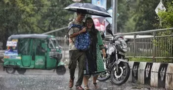 ভোর থেকে ঢাকায় মুষলধারে বৃষ্টি, দিনভর আকাশ মেঘলা থাকতে পারে