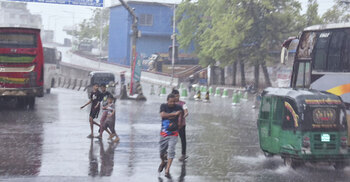 ঢাকায় দমকা হাওয়াসহ বজ্রবৃষ্টি