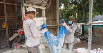 কাঁচামালের দাম বাড়লেও বাড়ে না চুনের দাম