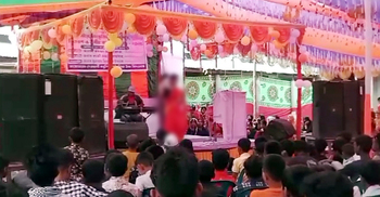 ‘জয় বাংলা বাংলার জয়’ গানে ছাত্রীর নাচ, প্রধান শিক্ষককে শোকজ