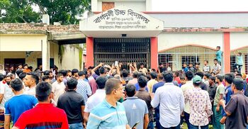 কোচিং সেন্টারে ছাত্রীর সঙ্গে অন্তরঙ্গ, শিক্ষক অবরুদ্ধ