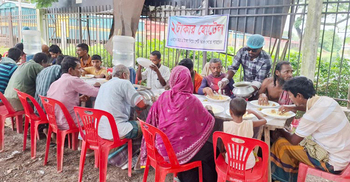 দুই টাকার হোটেলে তৃপ্তির খাওয়া, মেন্যুতে থাকে গরুর মাংস-মাছ-ডাল