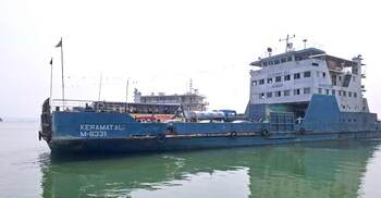 ঘন কুয়াশায় দৌলতদিয়া-পাটুরিয়া নৌরুটে ৪ ঘণ্টা ফেরি চলাচল বন্ধ