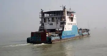 ৪ ঘণ্টা পর পাটুরিয়া-দৌলতদিয়া নৌরুটে ফেরি চলাচল শুরু