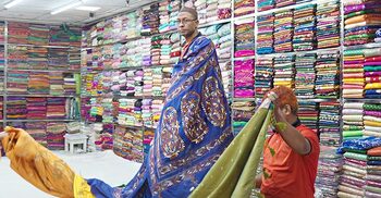 রাজশাহীতে জমে উঠেছে সিল্ক বাজার, ৬০ কোটি টাকার ব্যবসার আশা