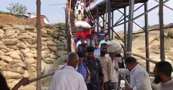 কর্মস্থলগামী মানুষের চাপ বাড়ছে দৌলতদিয়া ঘাটে