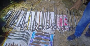 রাজশাহীর বাগমারা থেকে বিপুল পরিমাণ দেশীয় অস্ত্র উদ্ধার