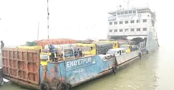 ঘন কুয়াশায় দৌলতদিয়া-পাটুরিয়া নৌরুটে ফেরি চলাচল বন্ধ