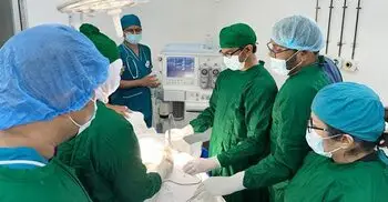 তরুণীর পেট থেকে অপসারণ করা হলো ১৭ কেজির টিউমার