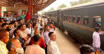 ট্রেনের ছাদে ভ্রমণ, রেলব্রিজে ধাক্কা লেগে প্রাণ গেলো যুবকের