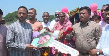 রাজশাহীর নারী রিকশাচালকের পাশে দাঁড়ালেন প্রধানমন্ত্রী