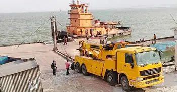 চতুর্থ দিনের মতো চলছে উদ্ধার অভিযান, সরানো হচ্ছে পন্টুন