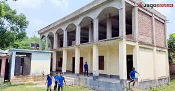 ৩৭ লাখ টাকা ব্যয়ে নির্মিত দ্বিতল ভবনে নেই ওপরে ওঠার সিঁড়ি