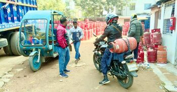 রাজশাহীতে এলপিজি ডিলারদের ধর্মঘট, গ্যাস না পেয়ে ভোগান্তি চরমে