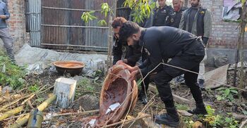 ক্ষতিকারক উপাদান মিশিয়ে গুড় তৈরি, পাঁচ কারখানাকে জরিমানা