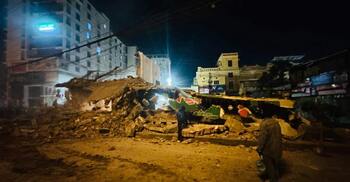 রাজশাহীতে গুঁড়িয়ে দেওয়া হলো আওয়ামী লীগের কার্যালয়