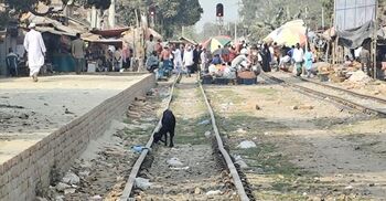 আয়ুষ্কাল শেষ ৫ দশক আগে, মরিচা ধরা লাইনেই চলছে উত্তরবঙ্গের রেলযোগাযোগ