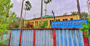 অফিসে আসেন না বার্তা সম্পাদক, সংবাদ সম্পাদনা করেন সহায়ক