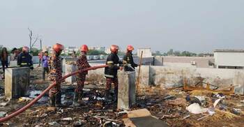 রাবির একাডেমিক ভবনের ছাদে আগুন