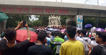 Protesters gather at DU, pvt univ students block Pragati Sarani