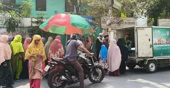 রমজানের প্রথম দিন: কম দামের খোঁজে রাজধানীবাসী, স্বস্তির প্রত্যাশা