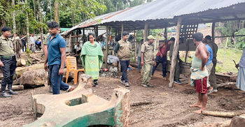 রামুতে অবৈধ করাত কল উচ্ছেদ, বিপুল পরিমাণ কাঠ জব্দ