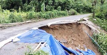 সড়ক ধসে রাঙ্গামাটি-বান্দরবান যোগাযোগ বন্ধ