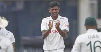 নাহিদ রানার গতিতে হার মানলেন পাকিস্তান অধিনায়ক