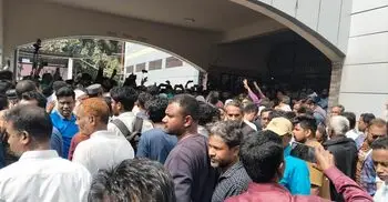 রংপুরে ভোট পুনর্গণনার দাবিতে ডিসি অফিস ঘেরাও বিএনপি নেতাকর্মীদের