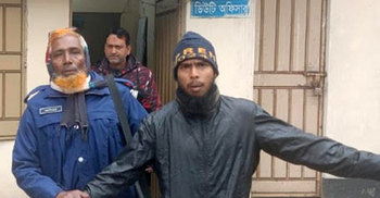 বাবাকে কুপিয়ে হত্যার পর থানায় গিয়ে ছেলের আত্মসমর্পণ