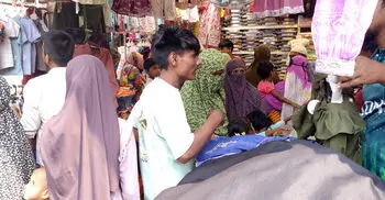 সাধ্যের মধ্যে ঈদের আনন্দ খুঁজছে মানুষ