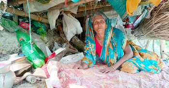 ‘যখন ঝড়-তুফান আহে তখন বইয়া বইয়া ভিজি’