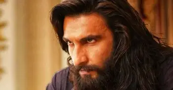 রণবীর সিংহ আদালতে, চাইতে হবে নিঃশর্ত ক্ষমা