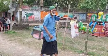 ৭২ বছর বয়সেও আব্দুর রশিদের কাঁধে জীবিকার ভার
