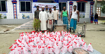 ১ টাকা কেজি গরুর মাংস বিক্রি করলেন মুফতি রায়হান