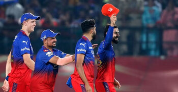 দিল্লিকে হারিয়ে টিকে রইলো বিরাট কোহলির বেঙ্গালুরু