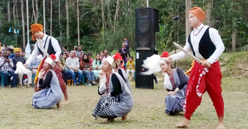 মৌলভীবাজারে নেচে-গেয়ে খাসিয়াদের বর্ষবরণ