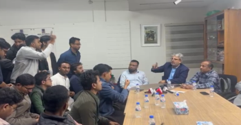 ঢাবি প্রক্টরের সাথে ছাত্রদল নেতাকর্মীর তর্ক-বিতর্ক