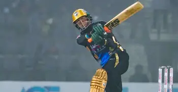 মাহমুদউল্লাহর ব্যাটে ঢাকাকে চ্যালেঞ্জিং লক্ষ্য দিলো রংপুর