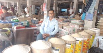 নওগাঁয় খুচরা বাজারে বেড়েছে চালের দাম