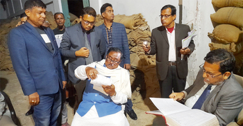 চালের বাজার নিয়ন্ত্রণে রাইস মিলে অভিযান, নেতৃত্বে খাদ্যমন্ত্রী