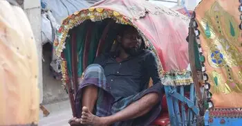 শহরের নীরব যোদ্ধা রিকশাওয়ালা