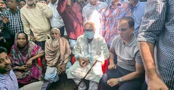 পটুয়াখালীতে অসহায় দম্পতির পাশে রিজভী